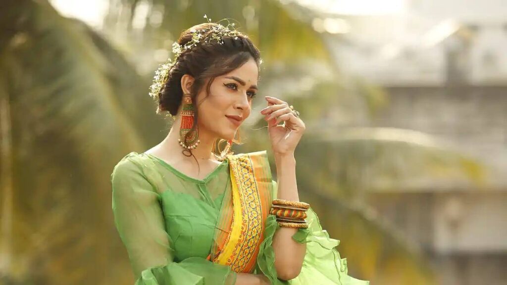 এই সময়ের চুল বাঁধার ধরন