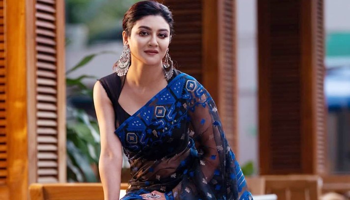 জেনে নিন কীভাবে জামদানি শাড়ীর যত্ন নিতে হবে