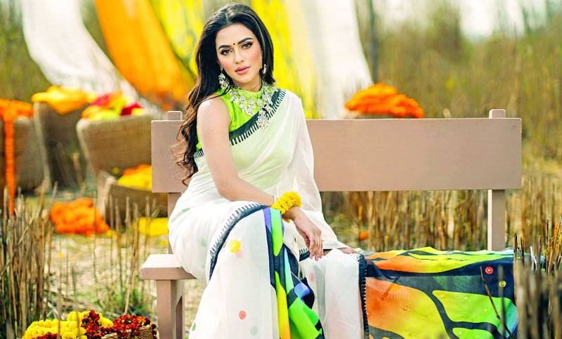 সঠিক যত্নে দীর্ঘদিন সুন্দর থাকবে শাড়ি সঠিক যত্নে দীর্ঘদিন সুন্দর থাকবে শাড়ি